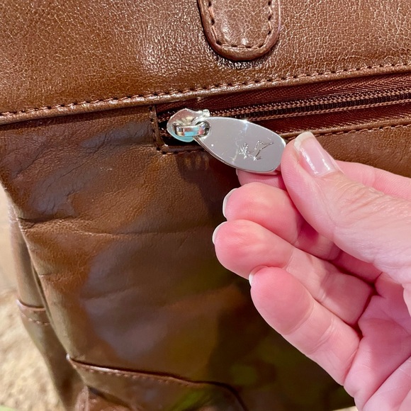 Beautiful Ashwood leather Dark brown tote with adjustable crossbody strap - Picture 6 of 7